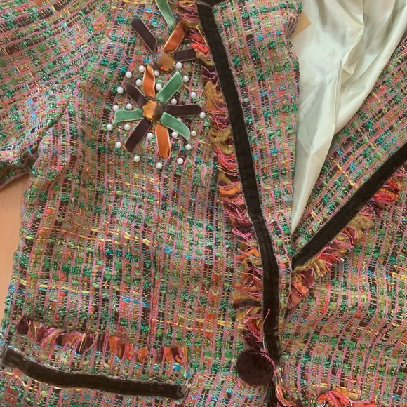 Beautiful blazer - Picture 2 of 3